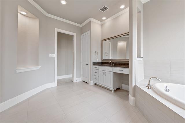 Building Photo - 813 Gallant Fox Trail