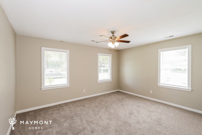 Building Photo - 7031 N Kenwood Dr