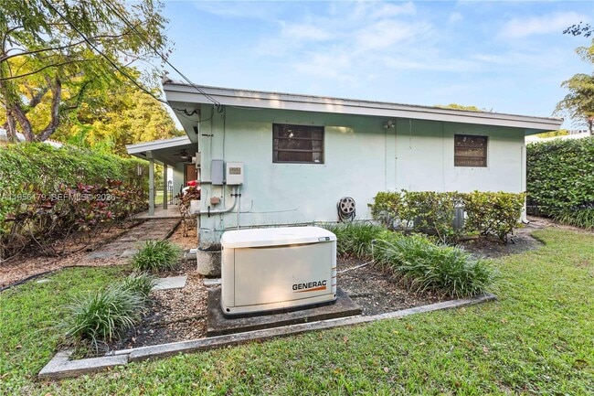 Building Photo - 736 Alhambra Cir