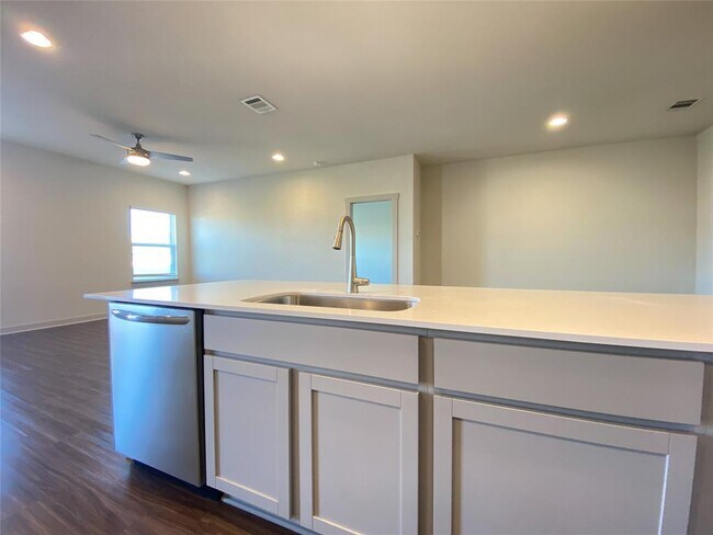 Building Photo - 5121 Vanner Path