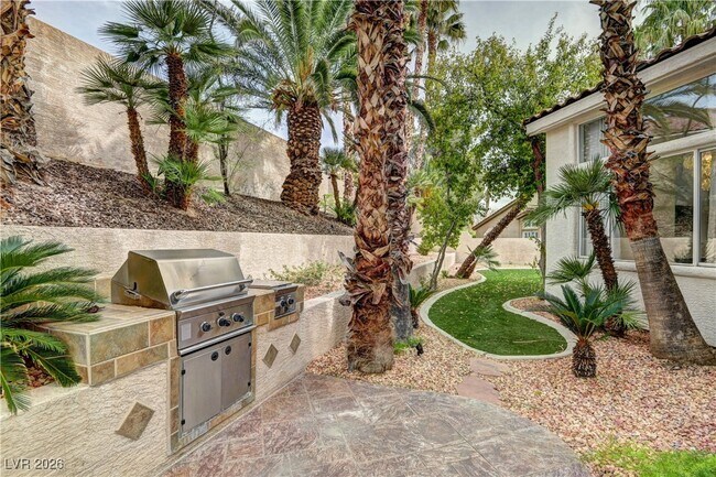 Building Photo - 9817 Park Brook Ave