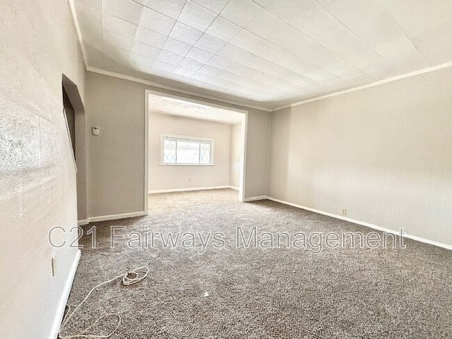 Building Photo - 738 10th St
