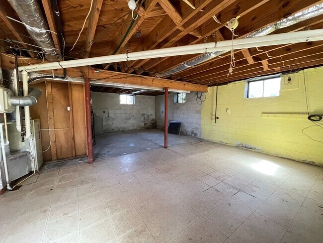 Building Photo - Fully Furnished~All Inclusive~Waiting For YOU!