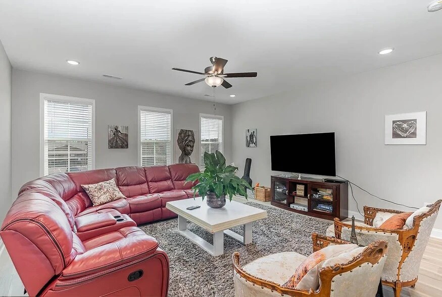 2nd floor living room - 1006 Gateway Commons Cir