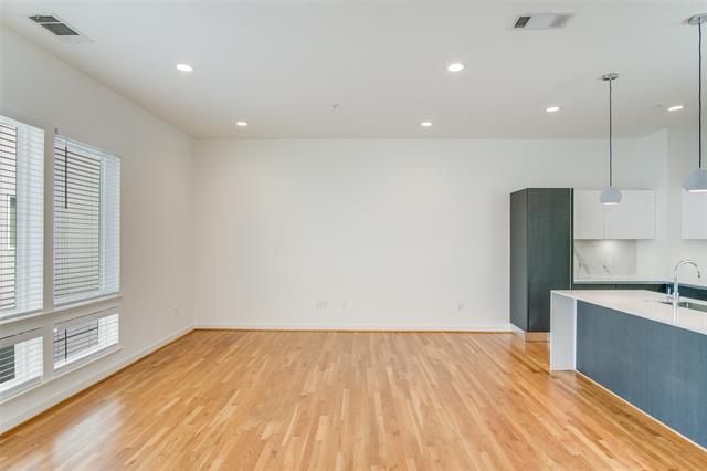 Building Photo - 1505 S Akard St