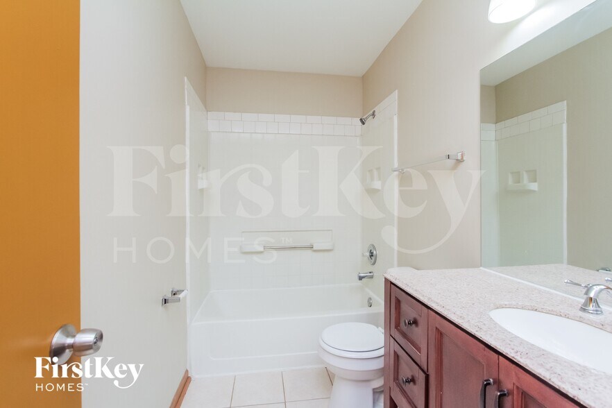 Building Photo - 1033 Four Seasons Blvd