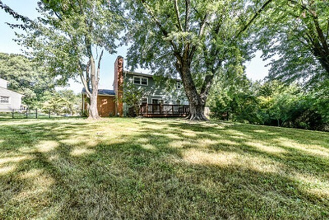 Building Photo - Spacious 4 Bed 2/2 Bath Home with Park-Lik...