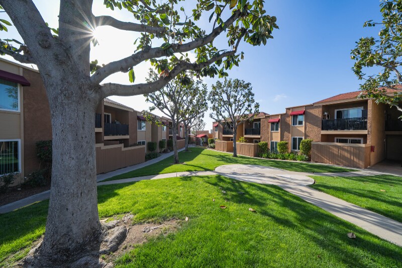 Building Photo - 1440 Oak Dr