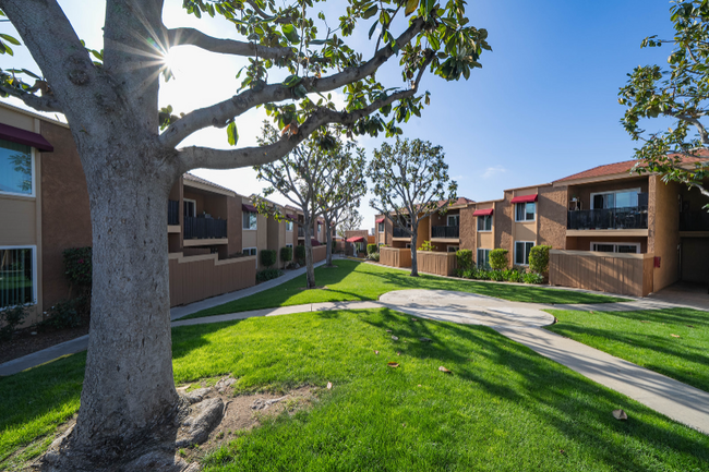 Building Photo - 1440 Oak Dr