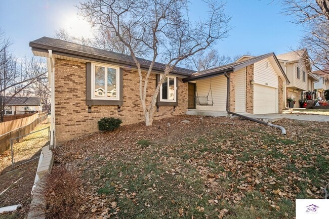 Building Photo - AVAILABLE NOW!