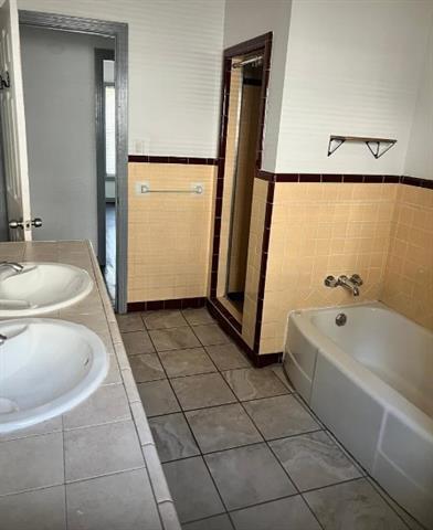 Building Photo - 1720 Grand Ave