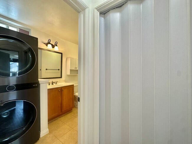 Building Photo - San Diego State Upgraded 1 BD / 1 BA W/ Pa...