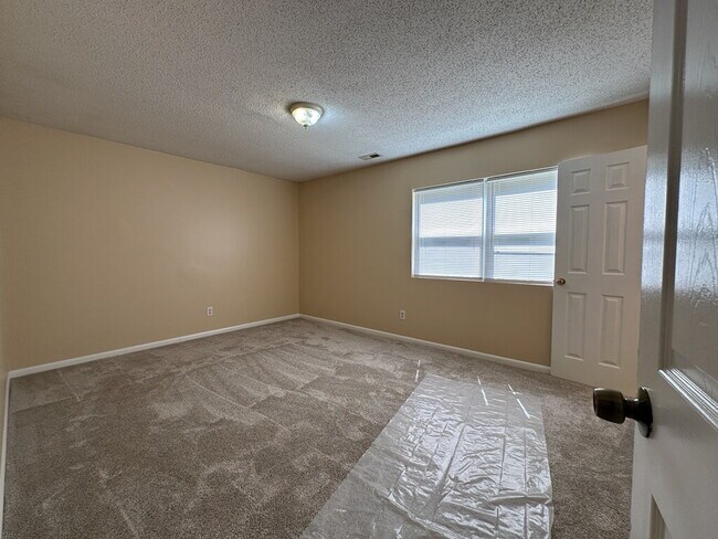 Building Photo - 502 Thyme Ct