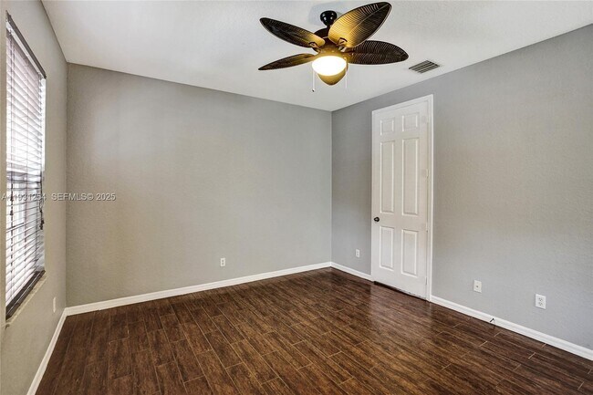 Building Photo - 2057 SE Avon Park Dr