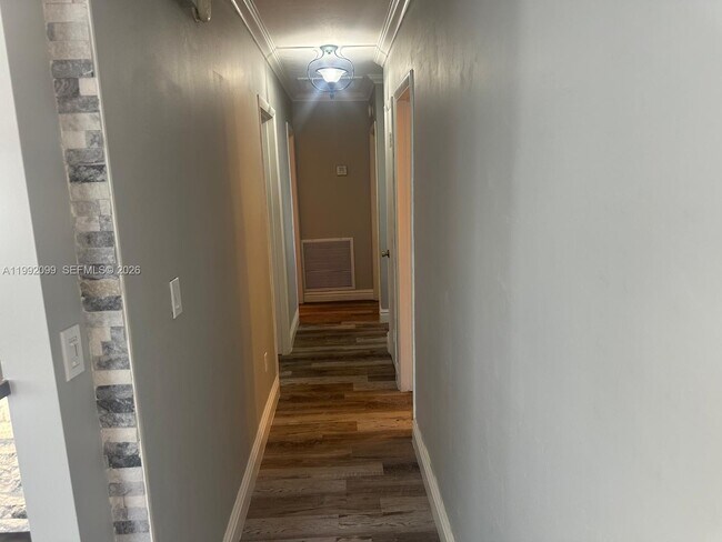 Building Photo - 1166 W 24th St