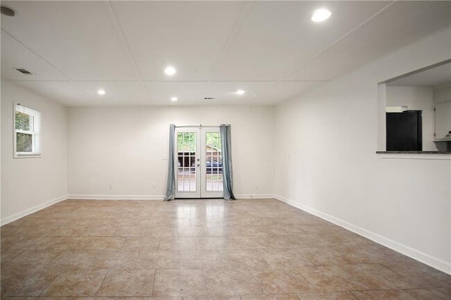 Building Photo - 2729 Lanier Dr