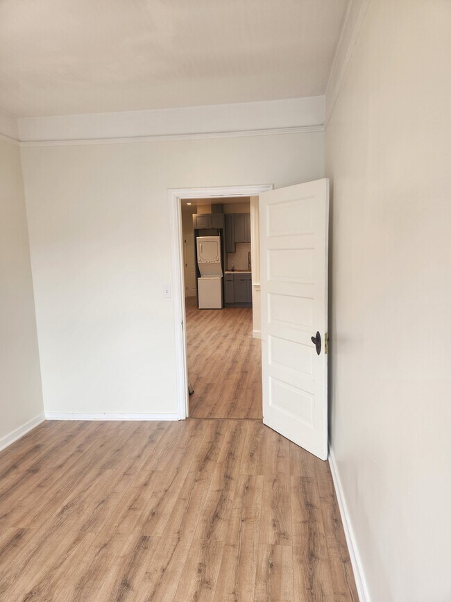 Building Photo - 166 Langton St