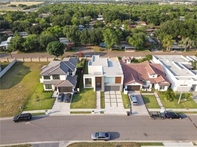 Building Photo - 1420 Providence Ave