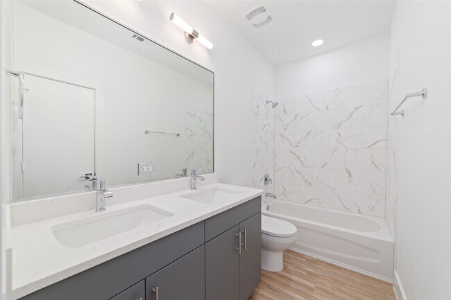 Building Photo - 2103 Holman St