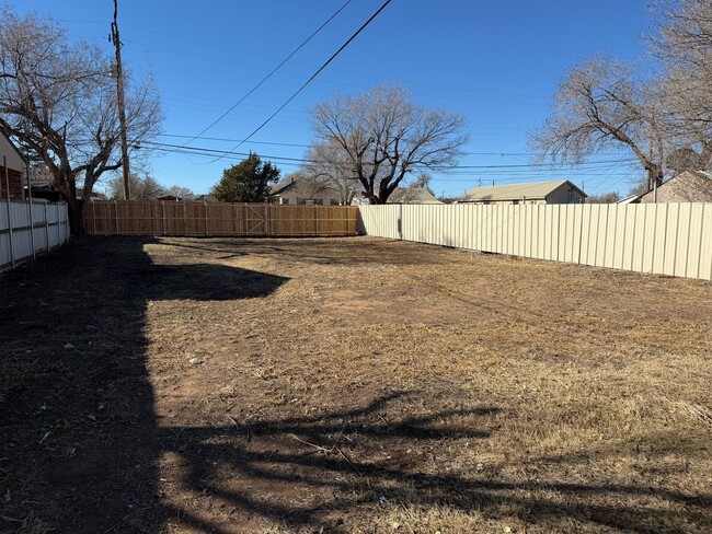 Building Photo - 905 N Hayes St