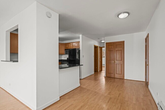 Building Photo - 1348 Geneva Dr