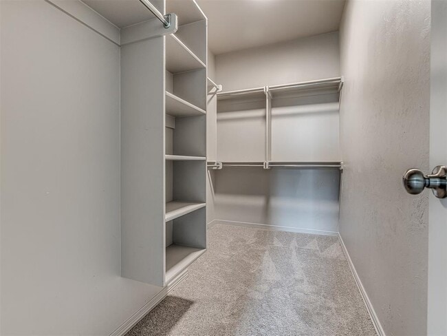 Building Photo - 609 N 5th St