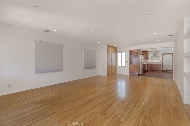 Building Photo - 709 Avenue D