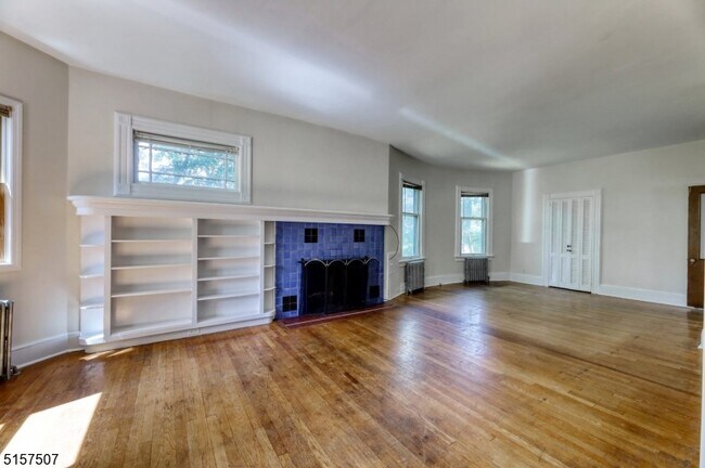Building Photo - 37 Livingston Ave