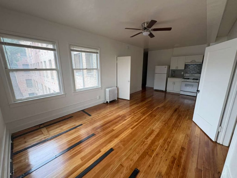 Building Photo - 318 S Kingsley Dr