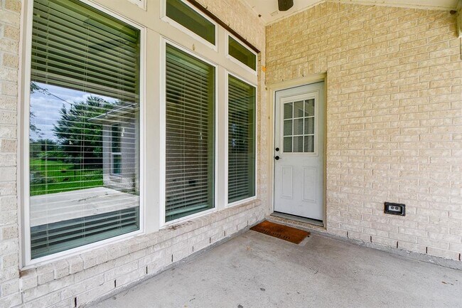 Building Photo - 26115 Serenity Oaks Dr