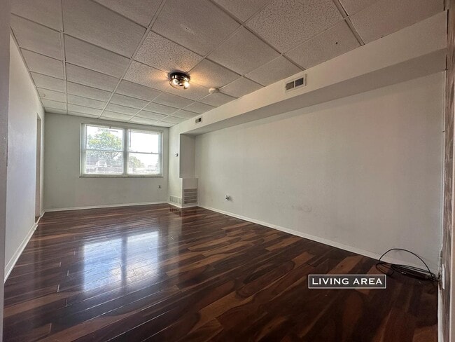 Building Photo - 6642 Frankford Ave