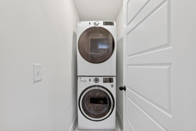 Building Photo - 4103 Main St