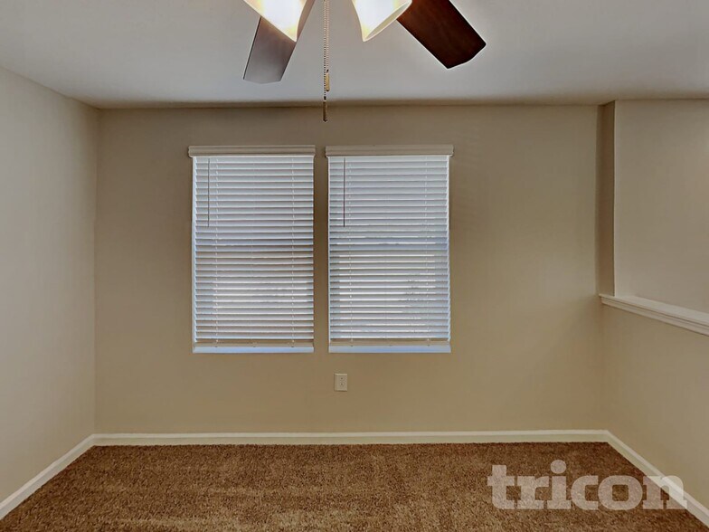 Building Photo - 2038 Sloans Outlook Dr