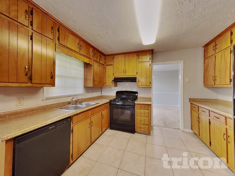 Building Photo - 5181 Vivid Dr SW