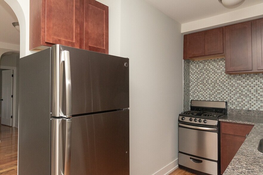 Building Photo - 559 W Arlington Pl