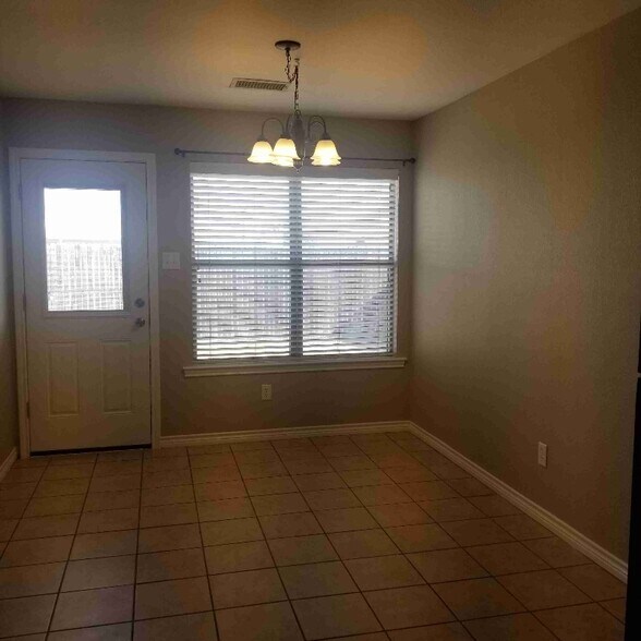 Building Photo - 5009 Blue Haven Dr