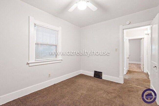 Building Photo - 1727 Berkshire Pl