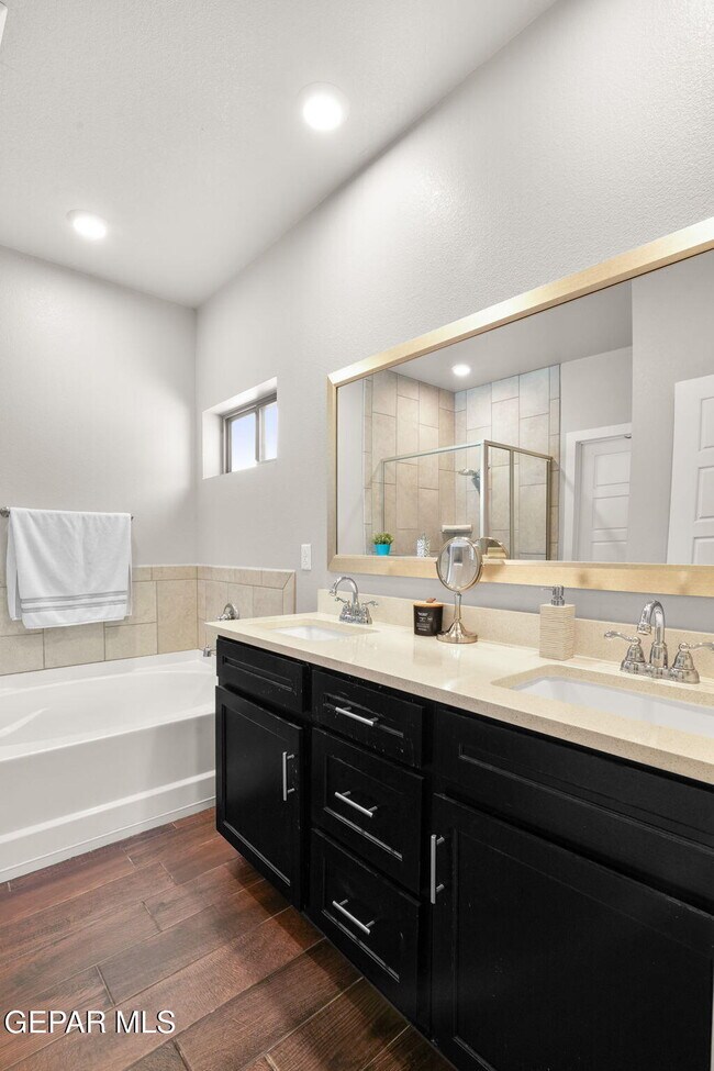 Building Photo - 14820 Mike a Mendoza Ave