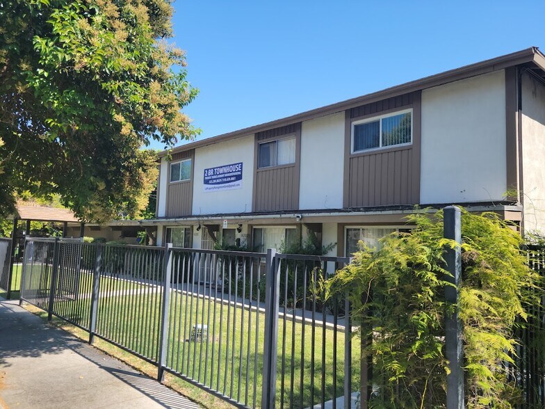 Building Photo - 14204 Burbank Blvd