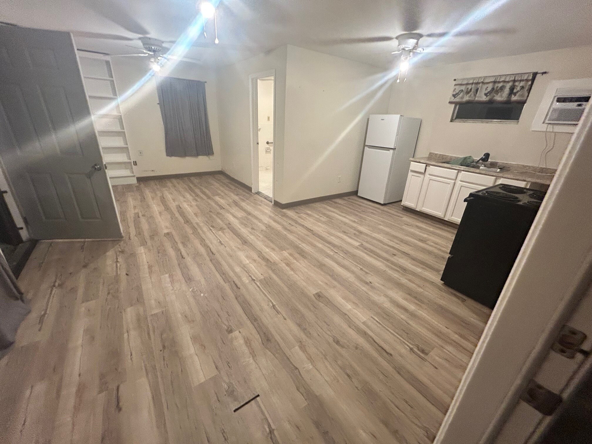 Building Photo - 2652 Merwyn Rd