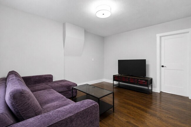 Building Photo - 168 Endicott St