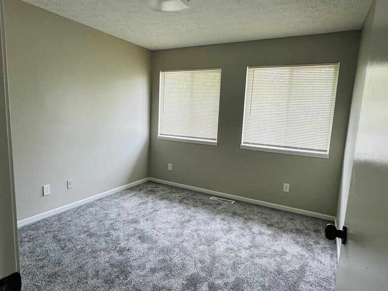 Main Bedroom - 205 Lincoln St