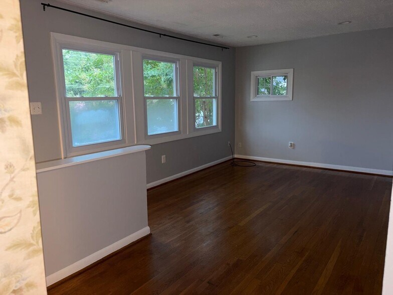 Building Photo - 13430 Pinetree Dr