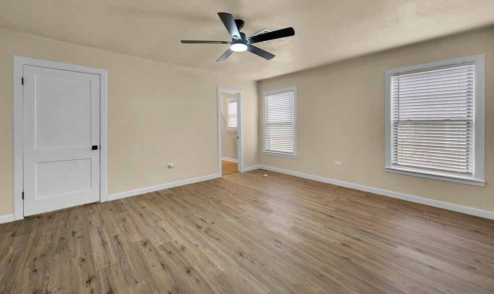 Building Photo - 3225 Edmond Ave