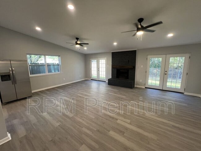 Building Photo - 8803 Orleans Dr