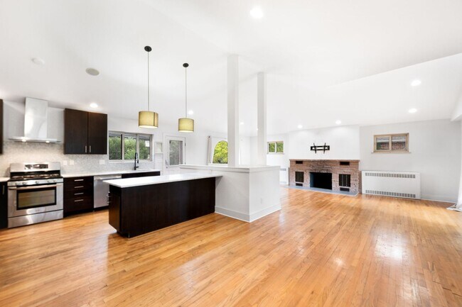 Building Photo - 4BD, 3BA Park Hill Home with Yard and 2-Car Garage