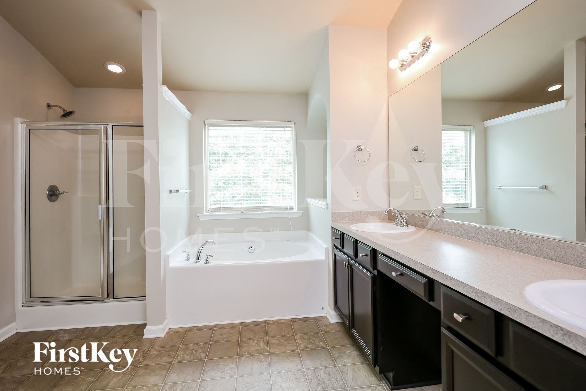 Building Photo - 1211 Image Ives Dr