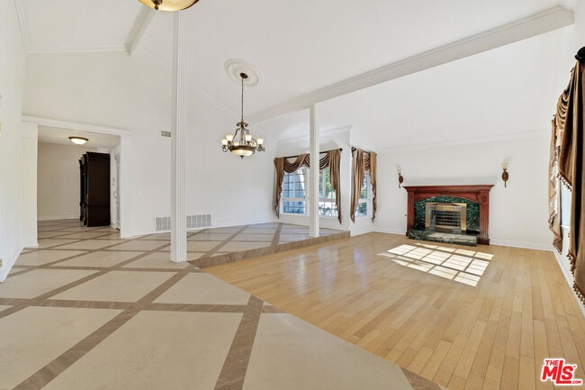 Building Photo - 10945 Cozycroft Ave