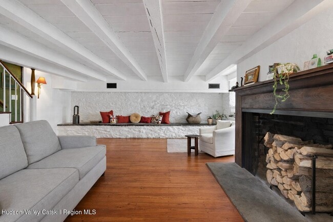 Building Photo - 48 Oak Rd