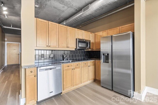 Building Photo - 505 E 6th St